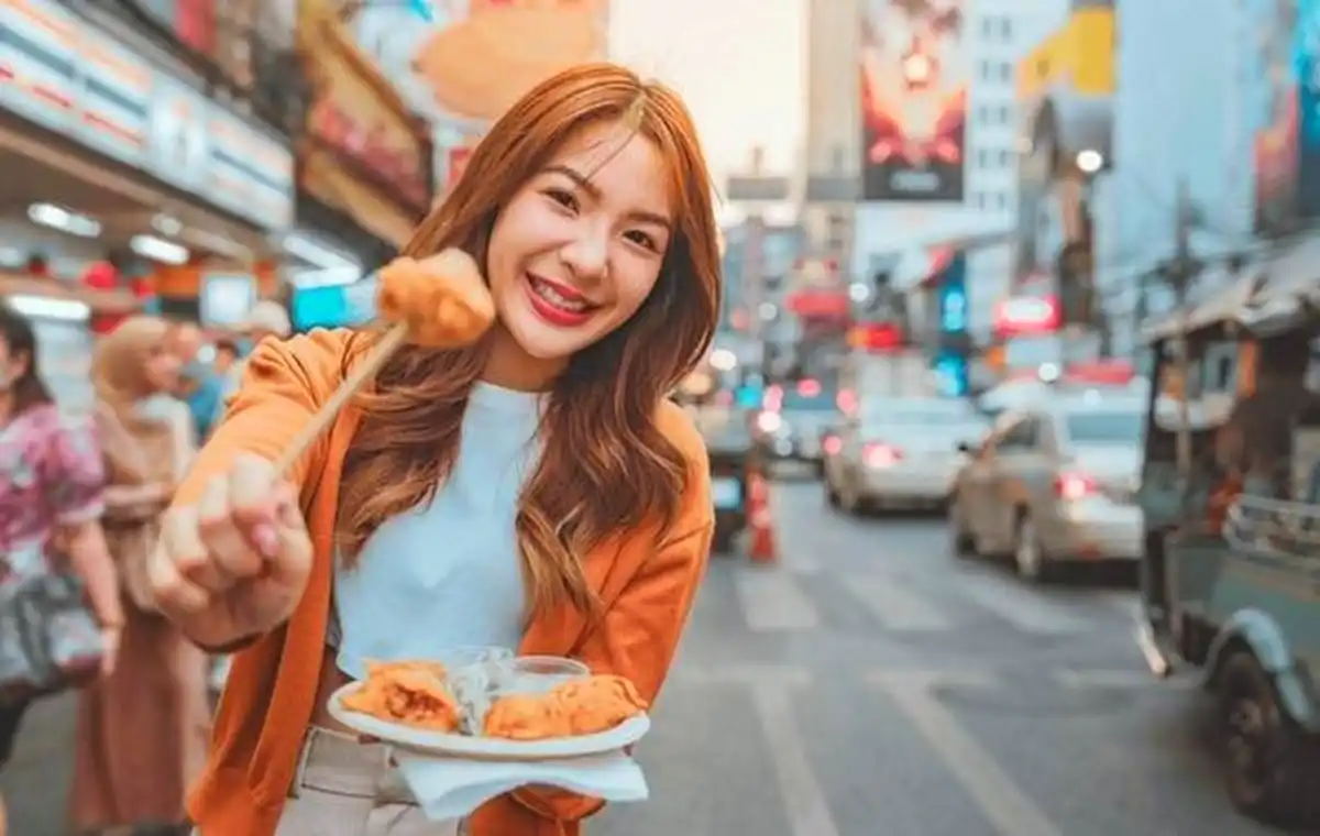 A Journey Through the Vibrant Street Food Culture of Bangkok, Thailand